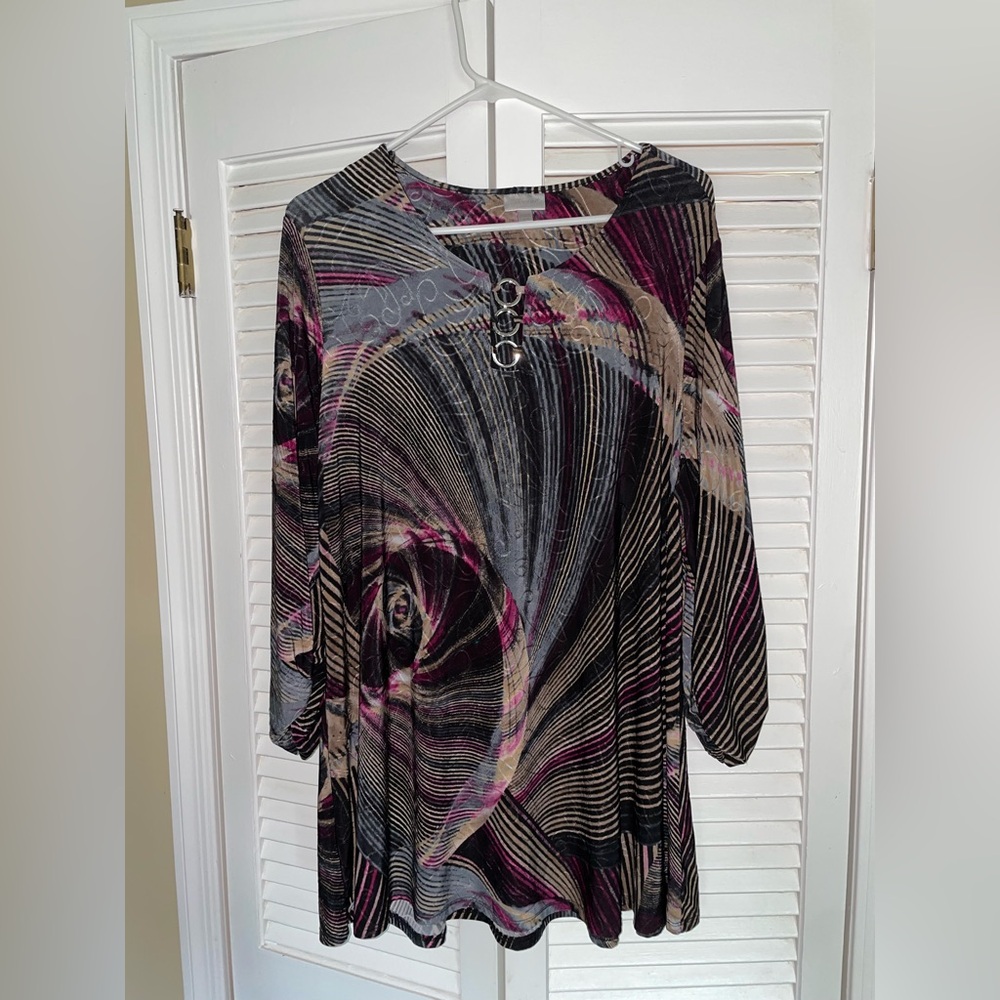 Avenue Multicolor Abstract Long Sleeve with Silver Metal Details